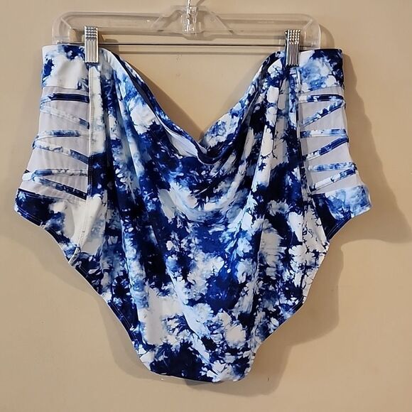 Torrid swim 🏊♂️ bottom Size 6 - Picture 1 of 4
